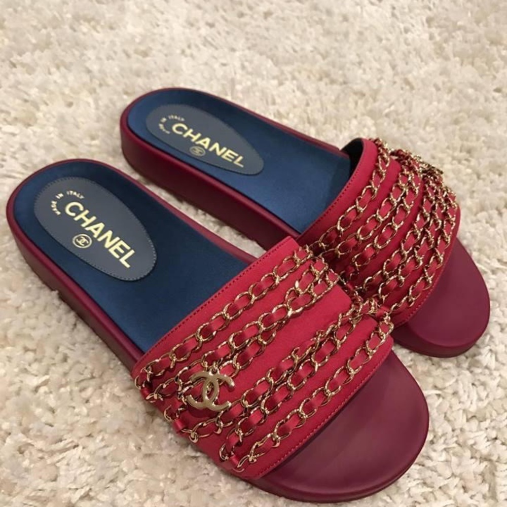 AUTHENTIC Chanel fuchsia tropicanic slide sandals